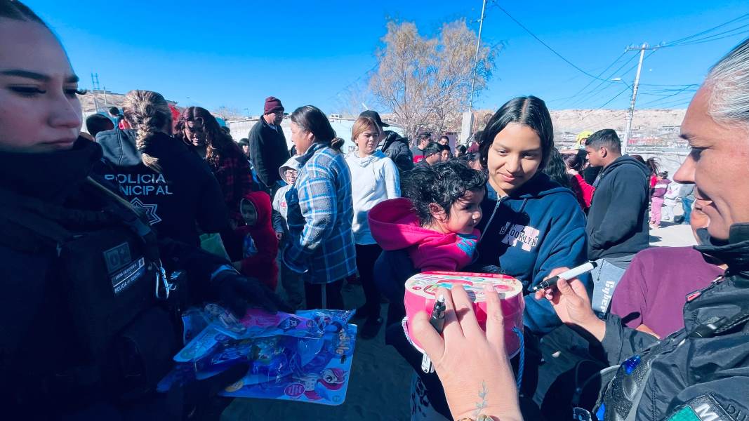 Policías Municipales regalaron miles de juguetes a niños por el día de Reyes Magos