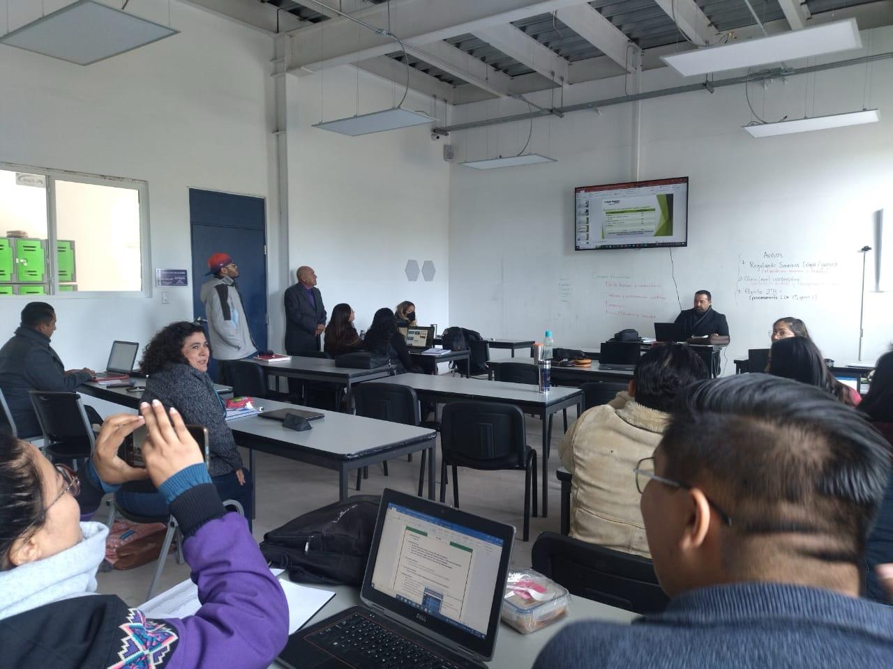 Con taller de formación continua, reinician directivos actividades previo al regreso a clases.