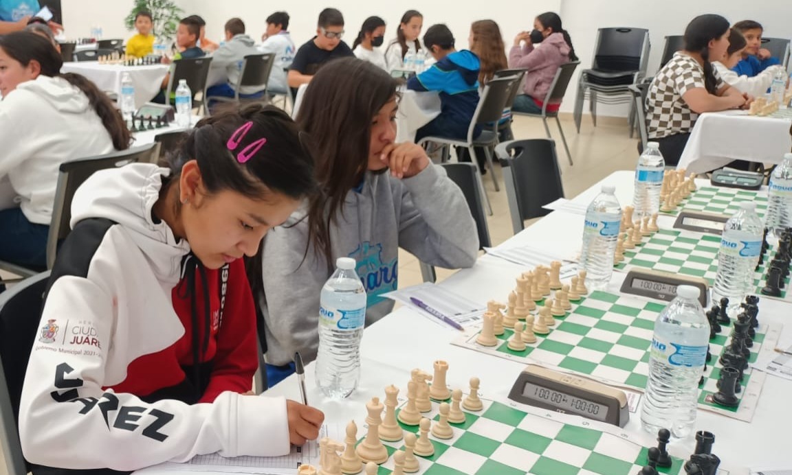 Juarenses obtienen medallas de oro en estatal de Ajedrez