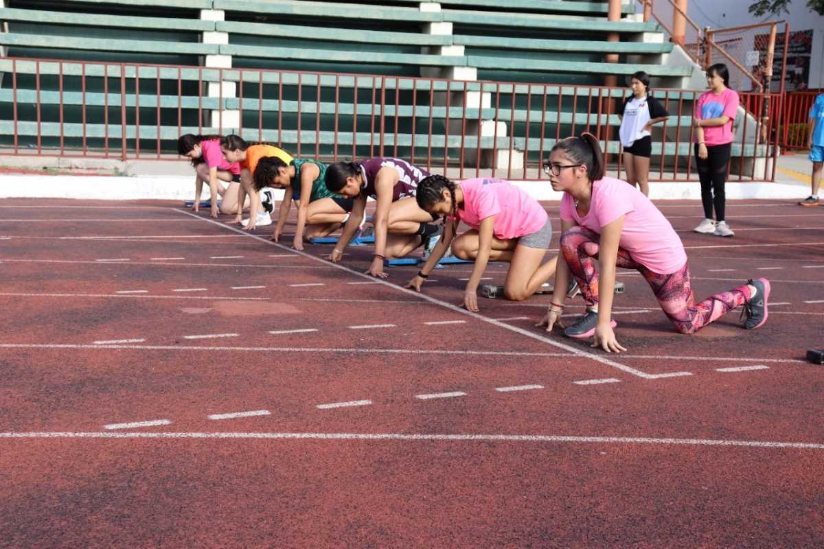 Alumnos de la UACH y de la UACJ jueces en Campeonato Estatal de Atletismo