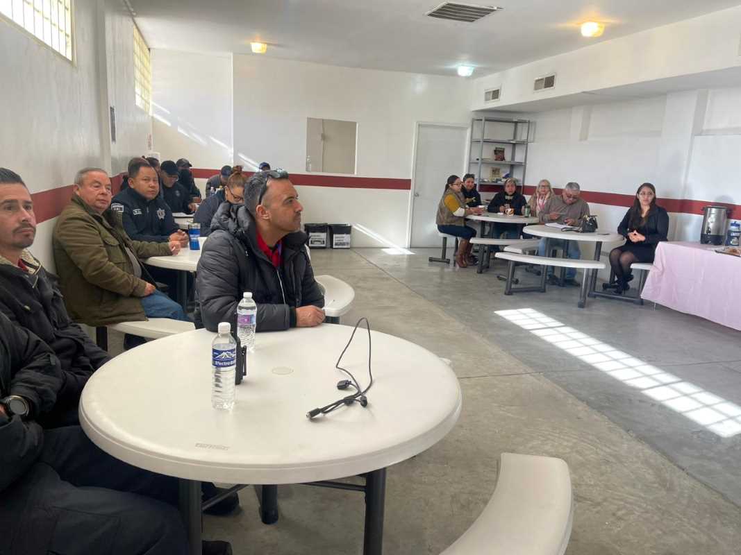 Capacitan a personal del Cerecito en materia de violencia de género