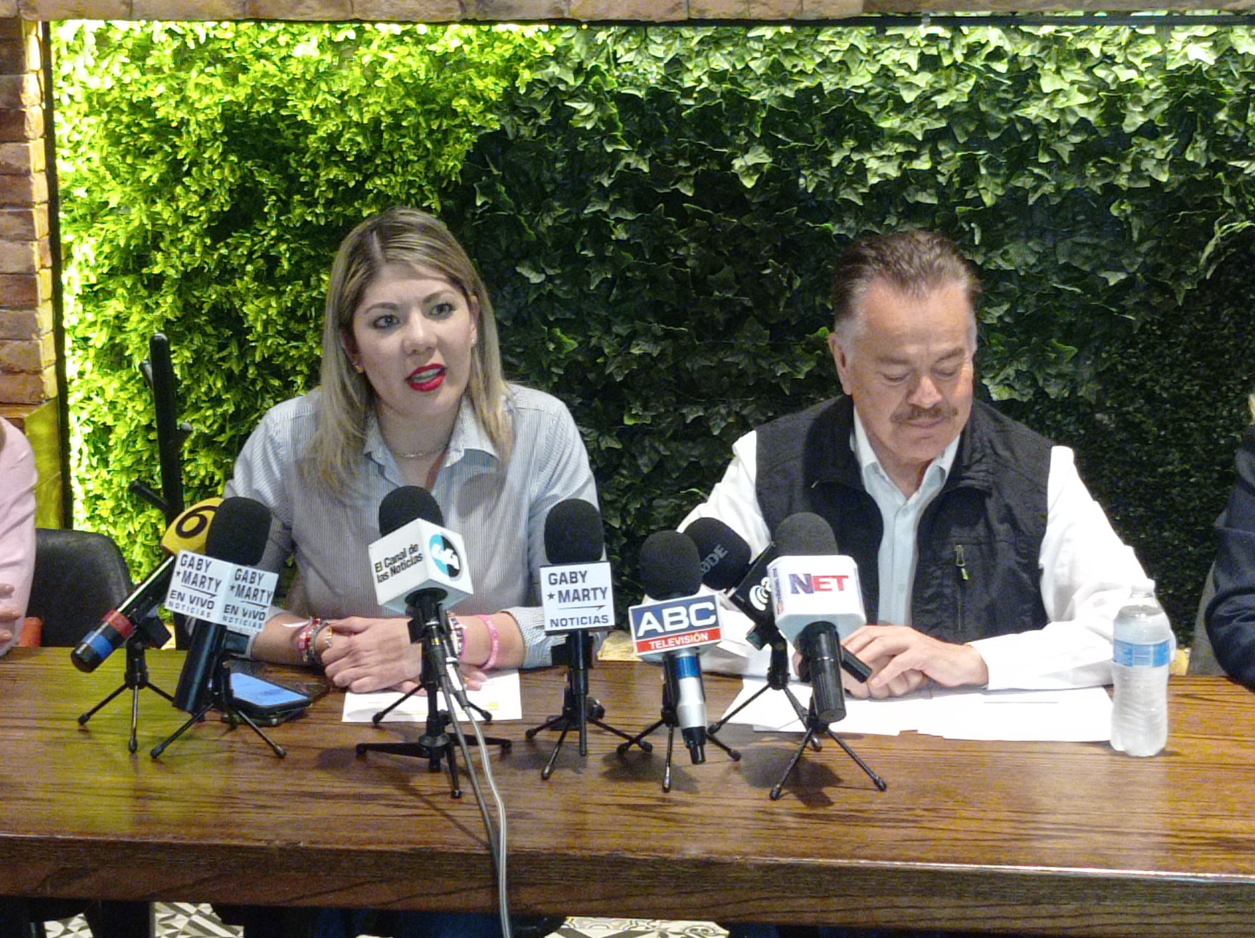 Analiza Daniela Álvarez solicitud de licencia al cargo.