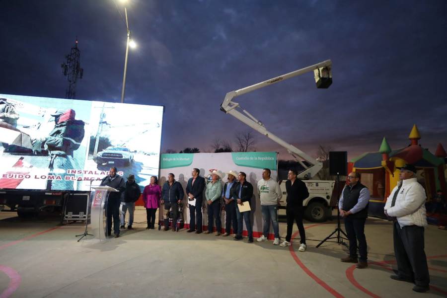 Encendió Alcalde trabajos iluminación en el Ejido Loma Blanca