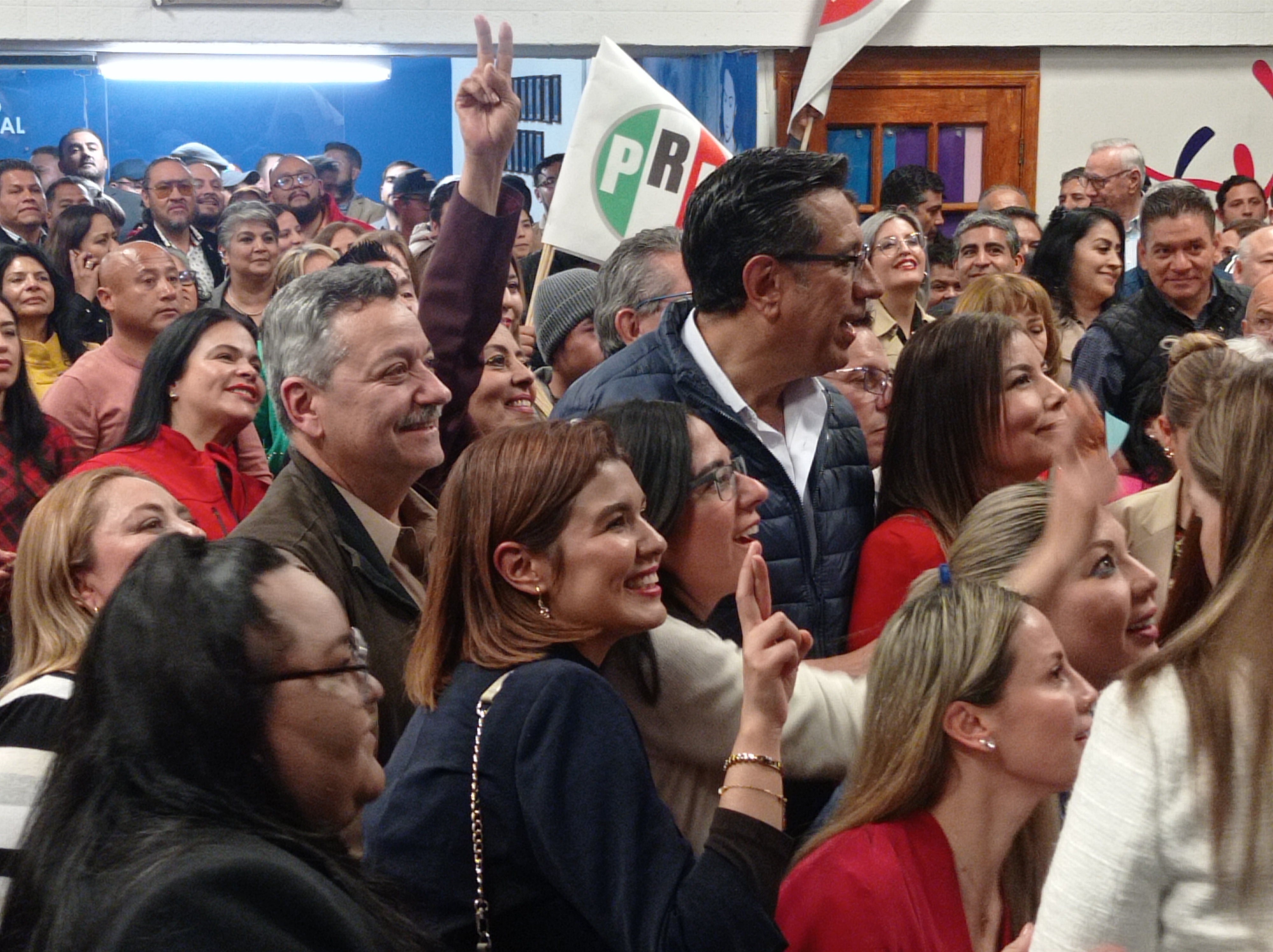 Presentan planilla de regidores y suplente de Rogelio Loya.