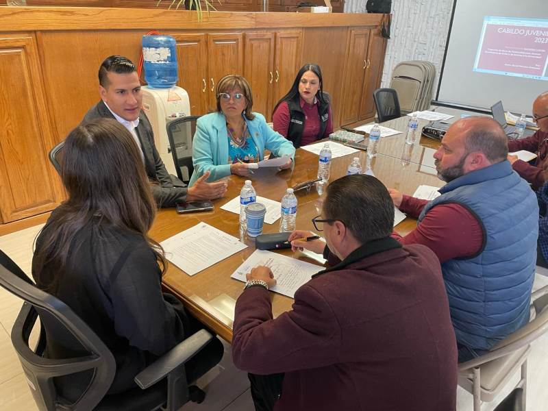 Continuarán becas a universitarios de nuevo ingreso