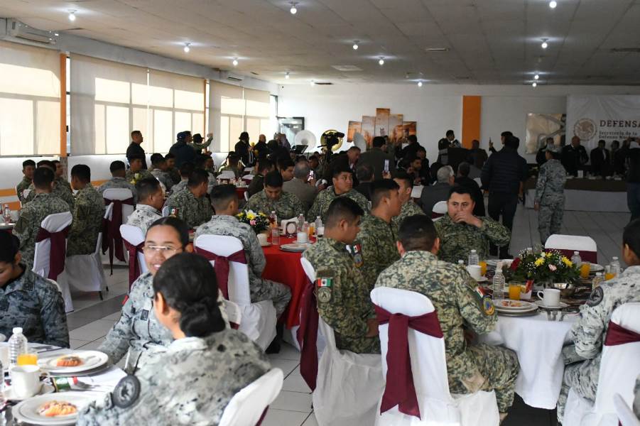 Ciudad Juárez se ha visto fortalecida con la labor del Ejército Mexicano: Presidente Pérez Cuéllar