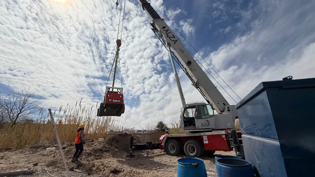 Colabora la Cámara Mexicana de la Industria de la Construcción (CMIC) en limpieza de la Acequia Madre