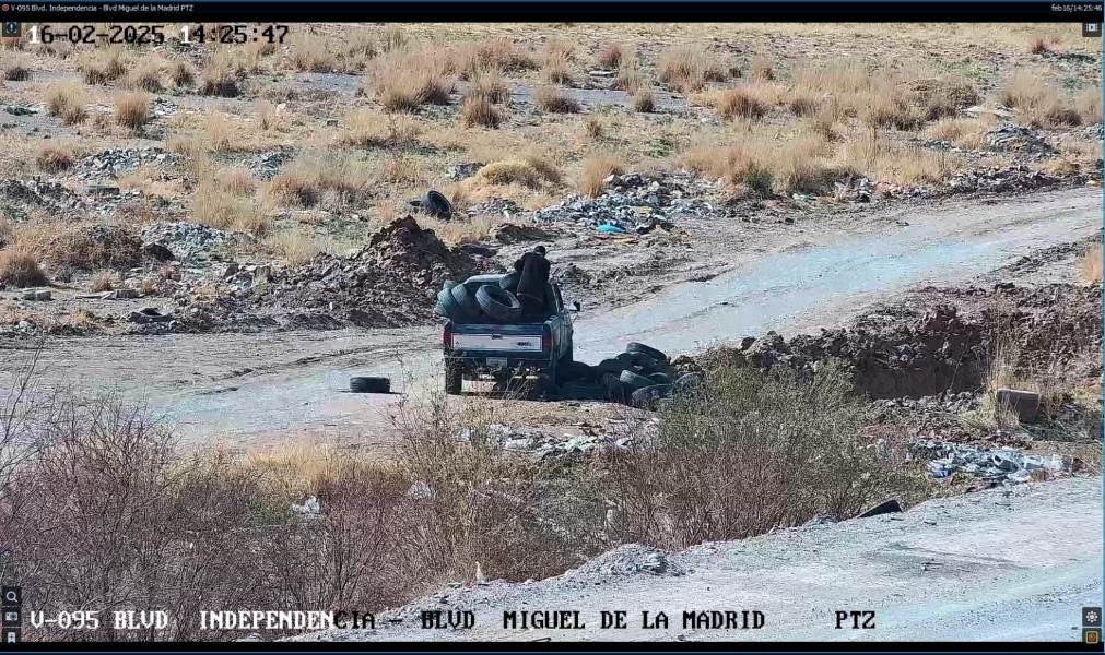 Los captan con videocámaras arrojando llantas de desuso