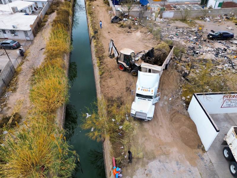 Realiza la JMAS mega operativo de limpieza en la Acequia Madre