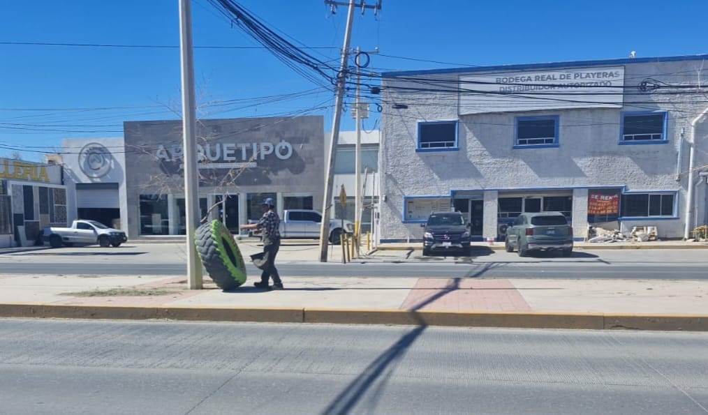 Refuerzan retiro de publicidad no autorizada en espacios públicos