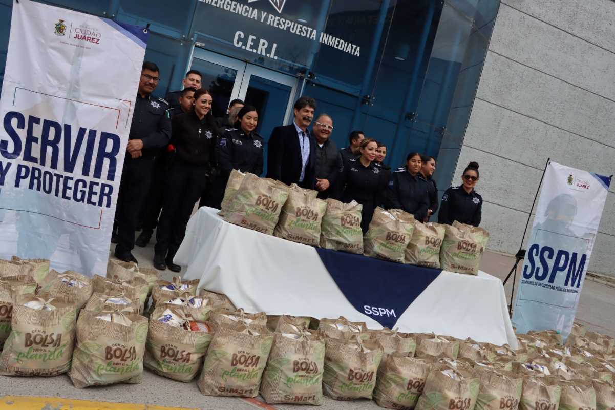 Reciben elementos de la SSPM despensas básicas por parte de CANACO