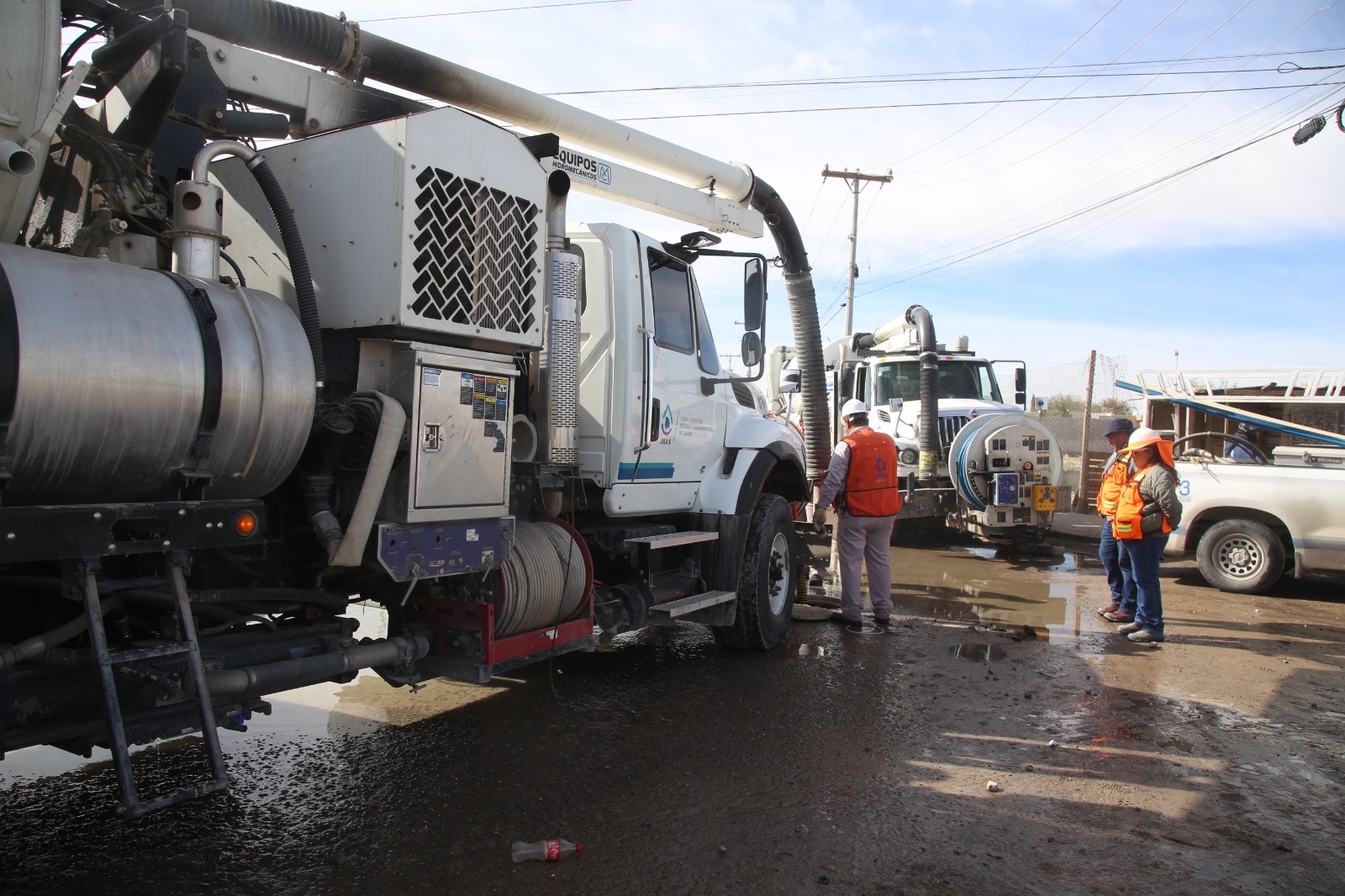 Atiende JMAS nueva obstrucción en colector de Villas de Alcalá.