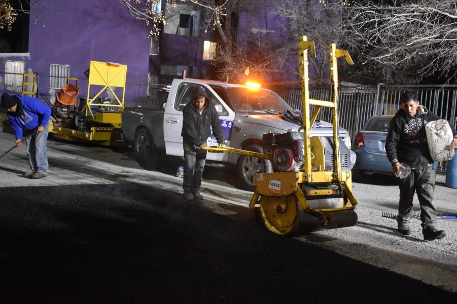 Avanza la JMAS con el bacheo nocturno