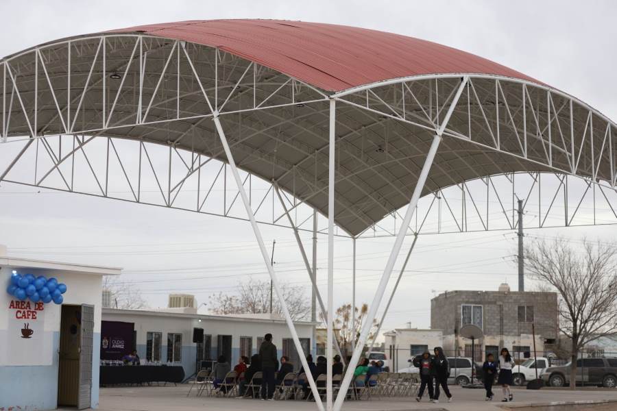 Presidente municipal entrega otros dos domos en jornada de trabajo en escuelas