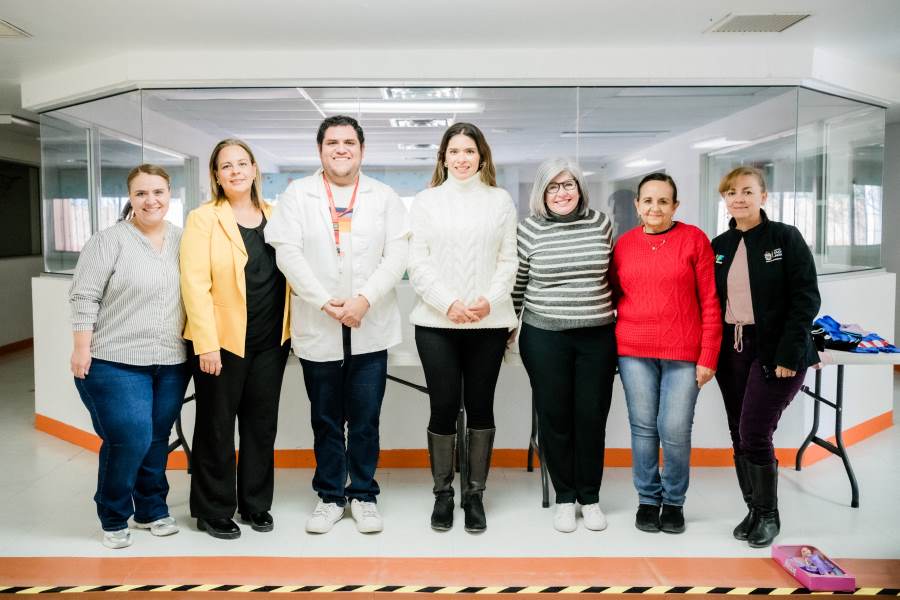 Regala maquiladora juguetes a los menores del Albergue Granja Hogar de DIF