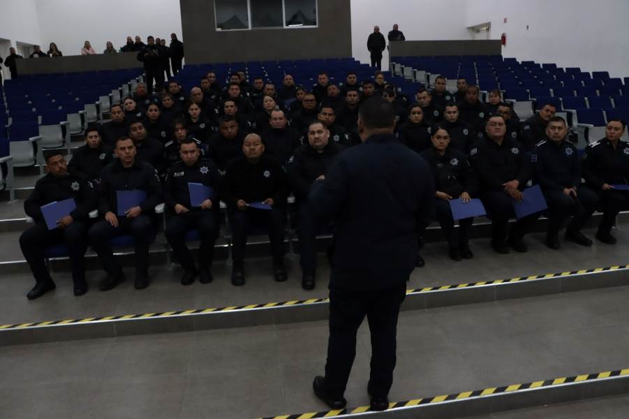 Reciben elementos municipales reconocimiento como “Policía del Mes”
