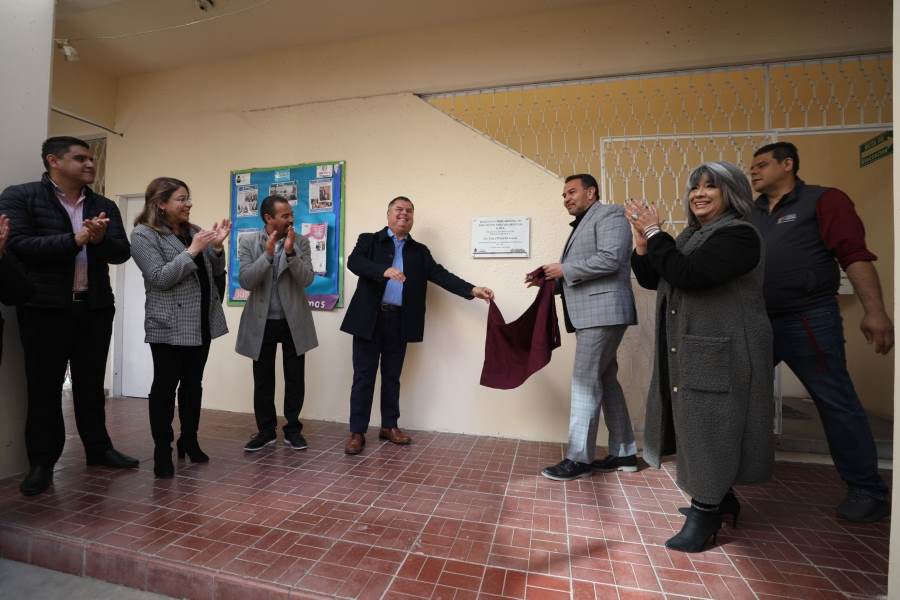 Entrega Cruz Pérez Cuéllar remodelación de edificio de ICHEA