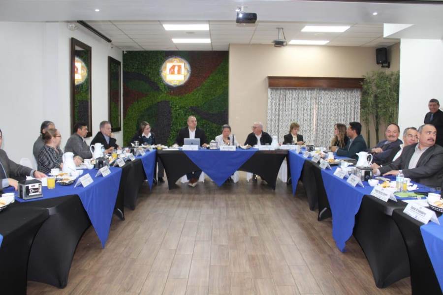 Restablece CCE relación con delegación del IMSS.