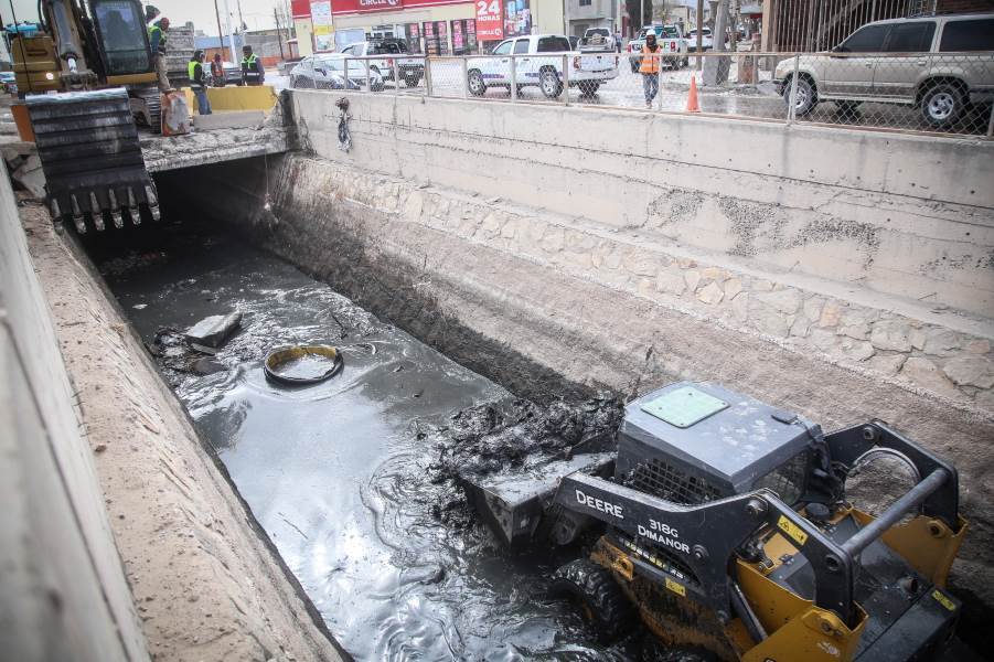 Avanza la JMAS con trabajos de limpieza de la Acequia Madre