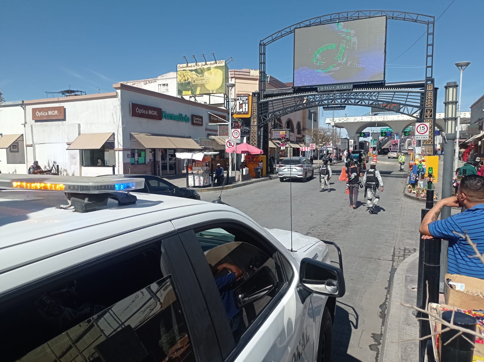 Reporta Ejército Mexicano decomiso de armas en el Puente Paso del Norte.