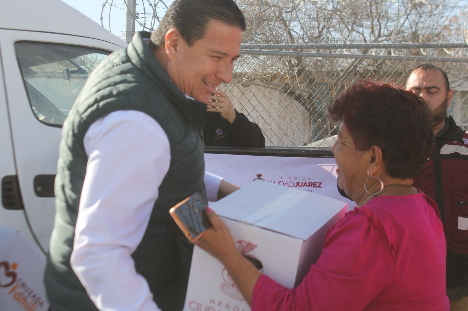 Entregan apoyos sociales en el oriente de la ciudad.