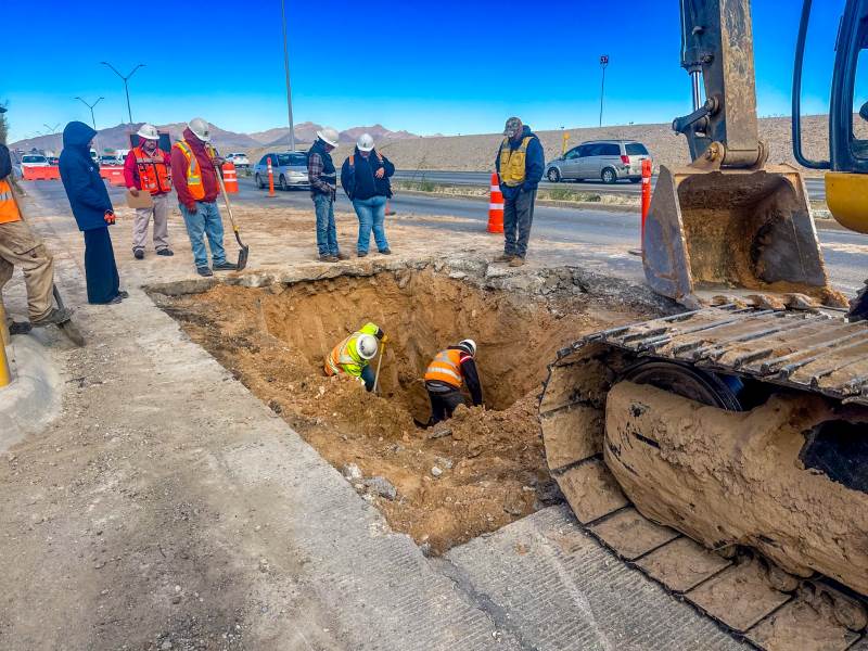 Junta Municipal de Agua y Saneamiento de Juárez avanza en reparación de hundimientos