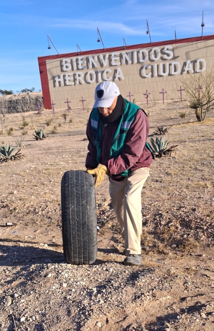 Refuerzan acciones de limpieza en la entrada de Ciudad Juárez.