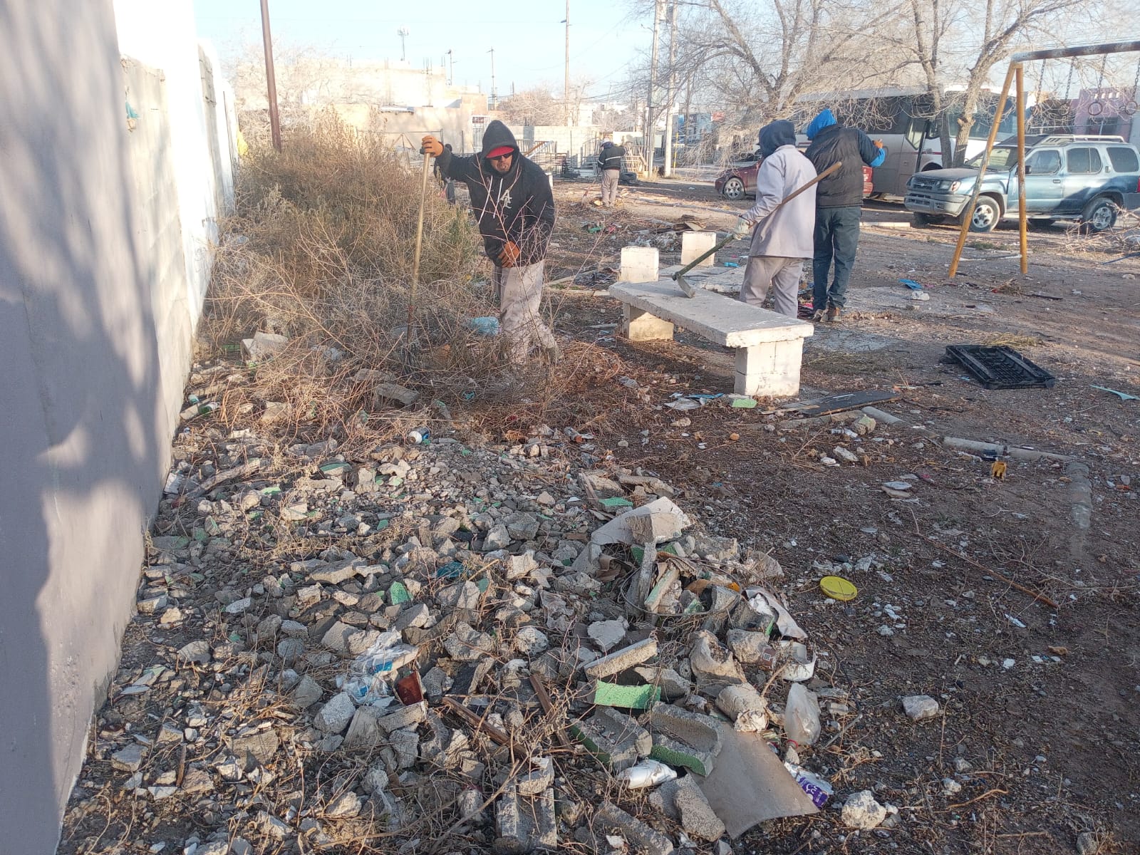 Realizan trabajos de mantenimiento en áreas verdes de Palmas del Sol
