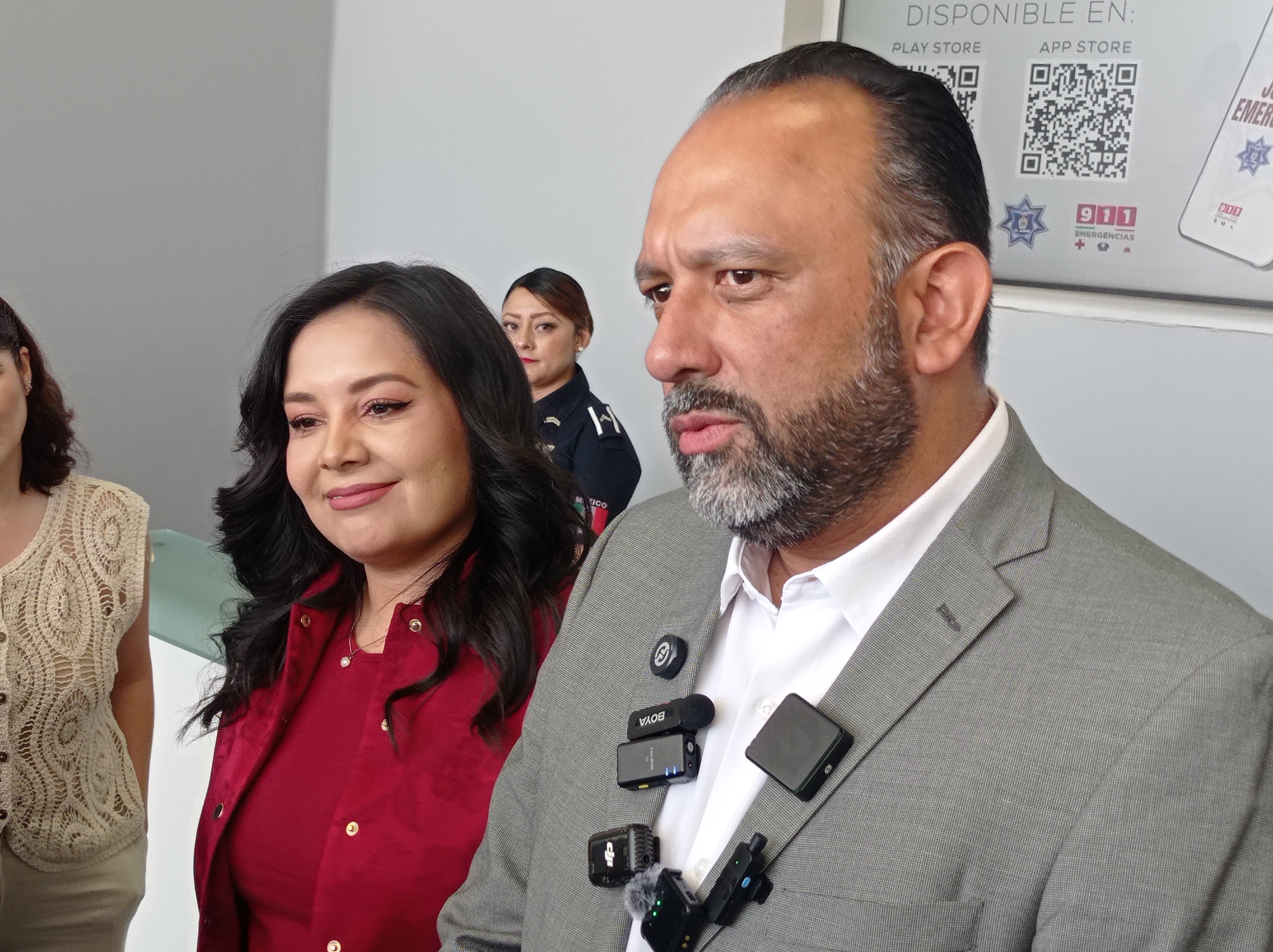 Retira municipio estructuras de pendones en vialidades principales.