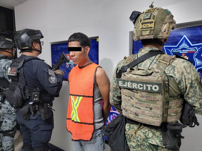 Detienen a hombre con presunto cristal en Praderas del Sauzal