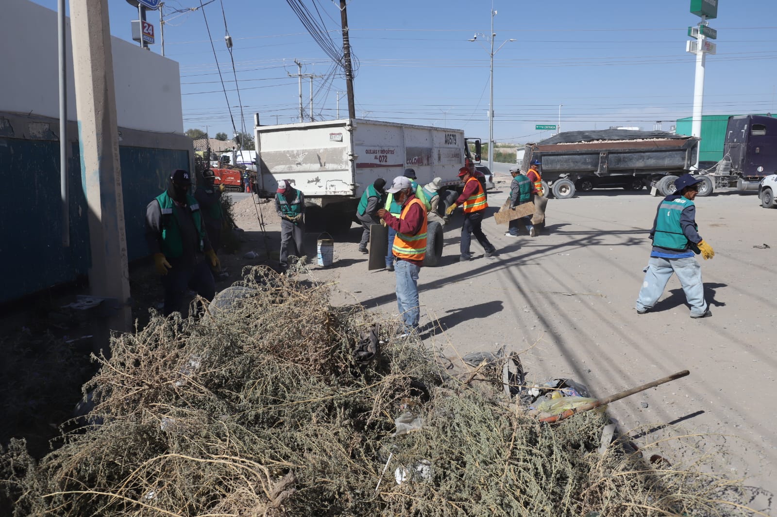 Dan continuidad a operativo de limpieza en Riberas del Bravo.