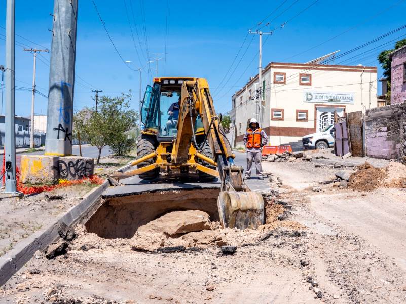 JMAS repara hundimiento en la avenida Ponciano Arriaga por colapso de tubería