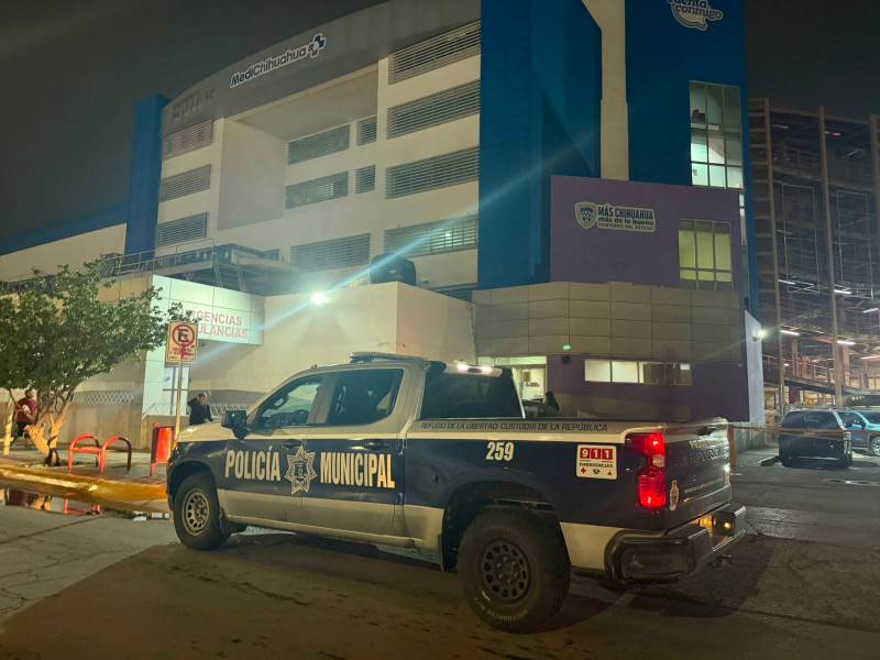 ¡Rumbo al hospital! Policías escoltan a pareja y ayudan a mujer en labor de parto
