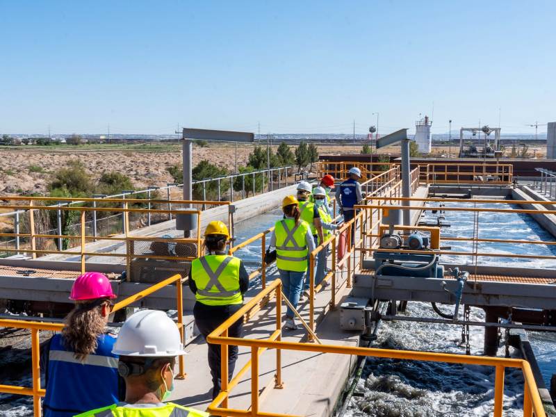 JMAS concluye ciclo de capacitación sobre manejo de descargas con recorrido en planta tratadora