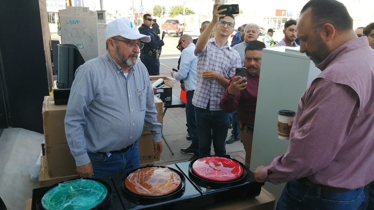 Arranca municipio proceso de modernización de semáforos en 161 intersecciones.