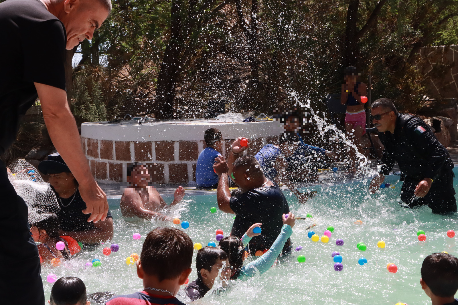 Tuvieron niños y adolescentes día de chapuzón en Campamento de Verano.