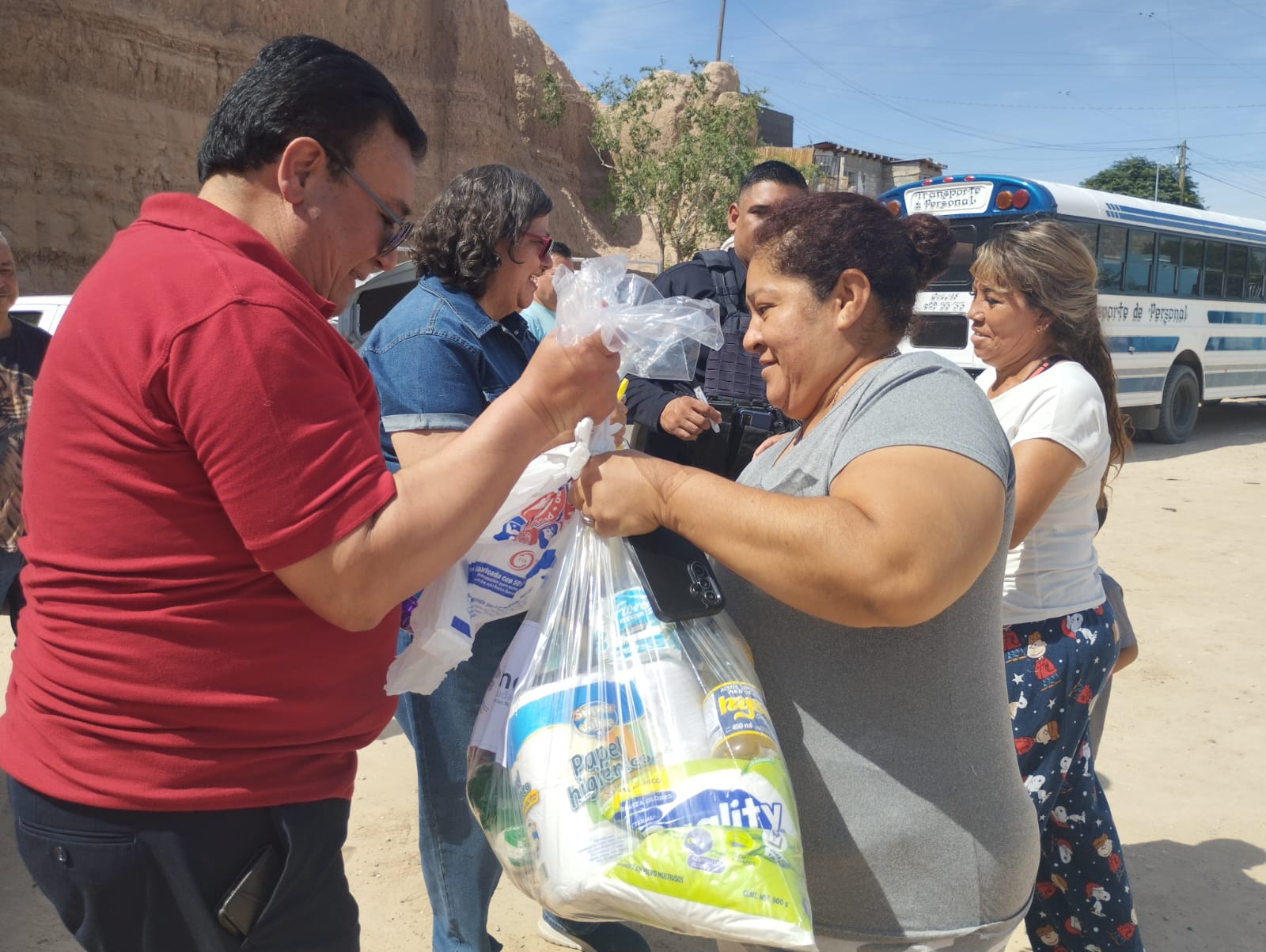 Contribuye maquiladora con apoyos para personas afectadas por el temporal de lluvias.