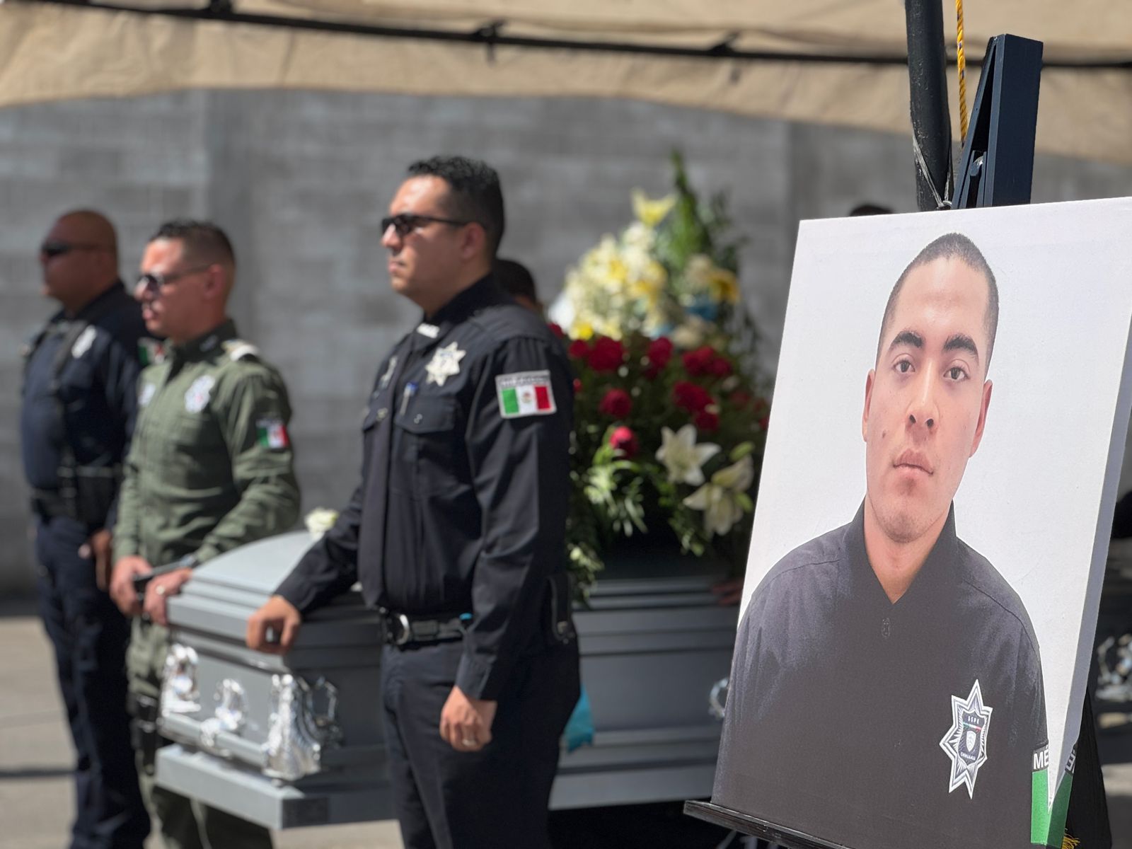 Despiden con honores a policía fallecido en accidente automovilístico.