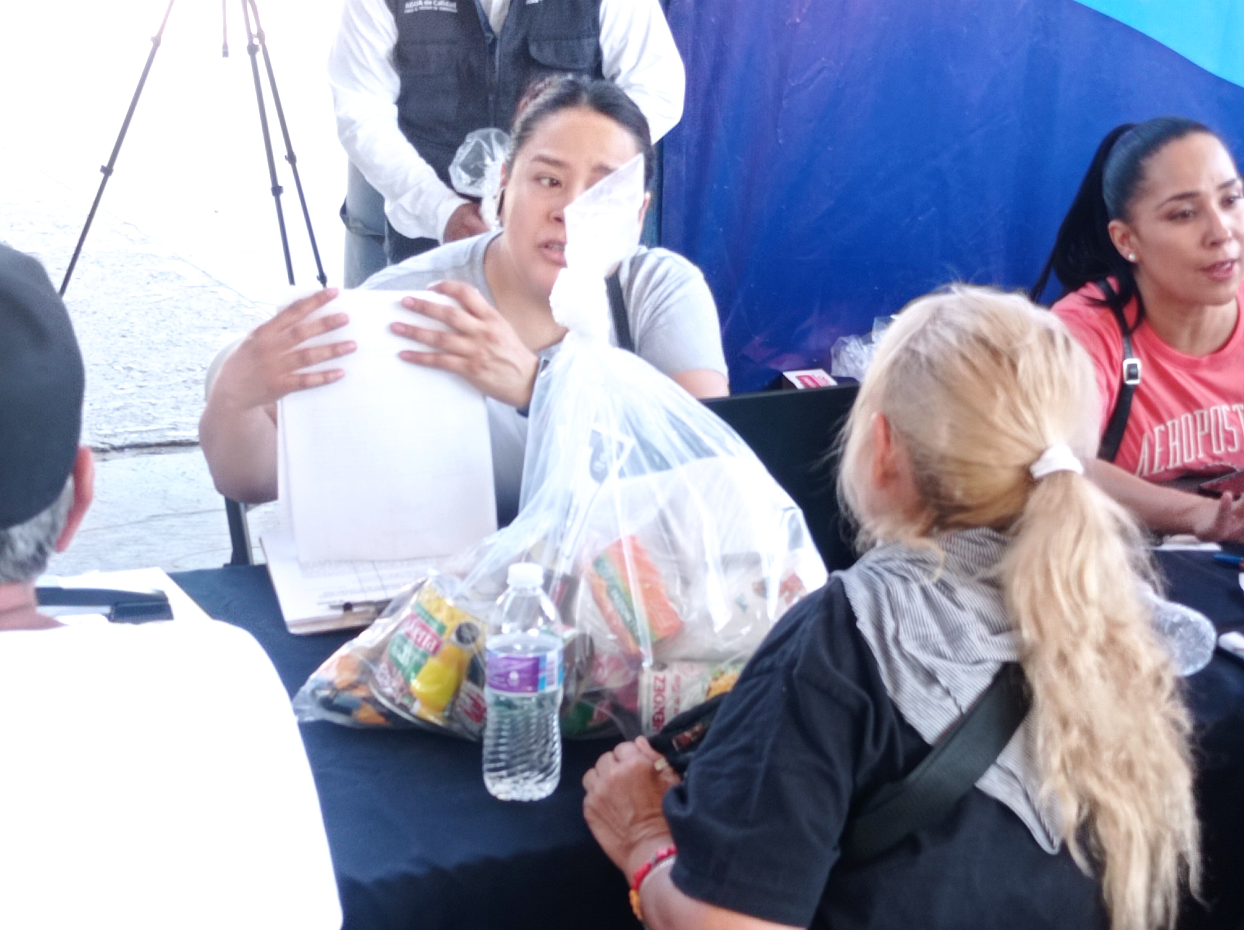 Contribuye JMAS con familias afectadas con reparto de despensas.