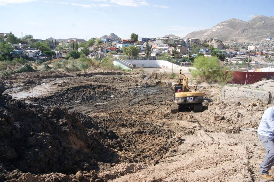 Supervisa alcalde Cruz Pérez Cuéllar limpieza del dique Plutarco Elías Calles