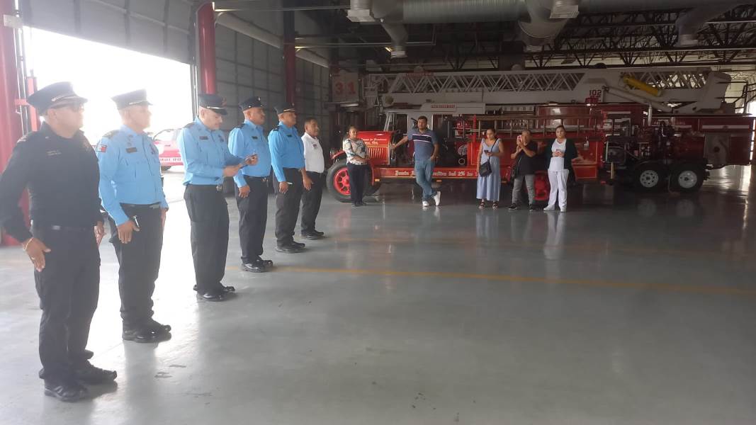 Bombero de Ciudad Juárez se jubila tras 22 años de servicio