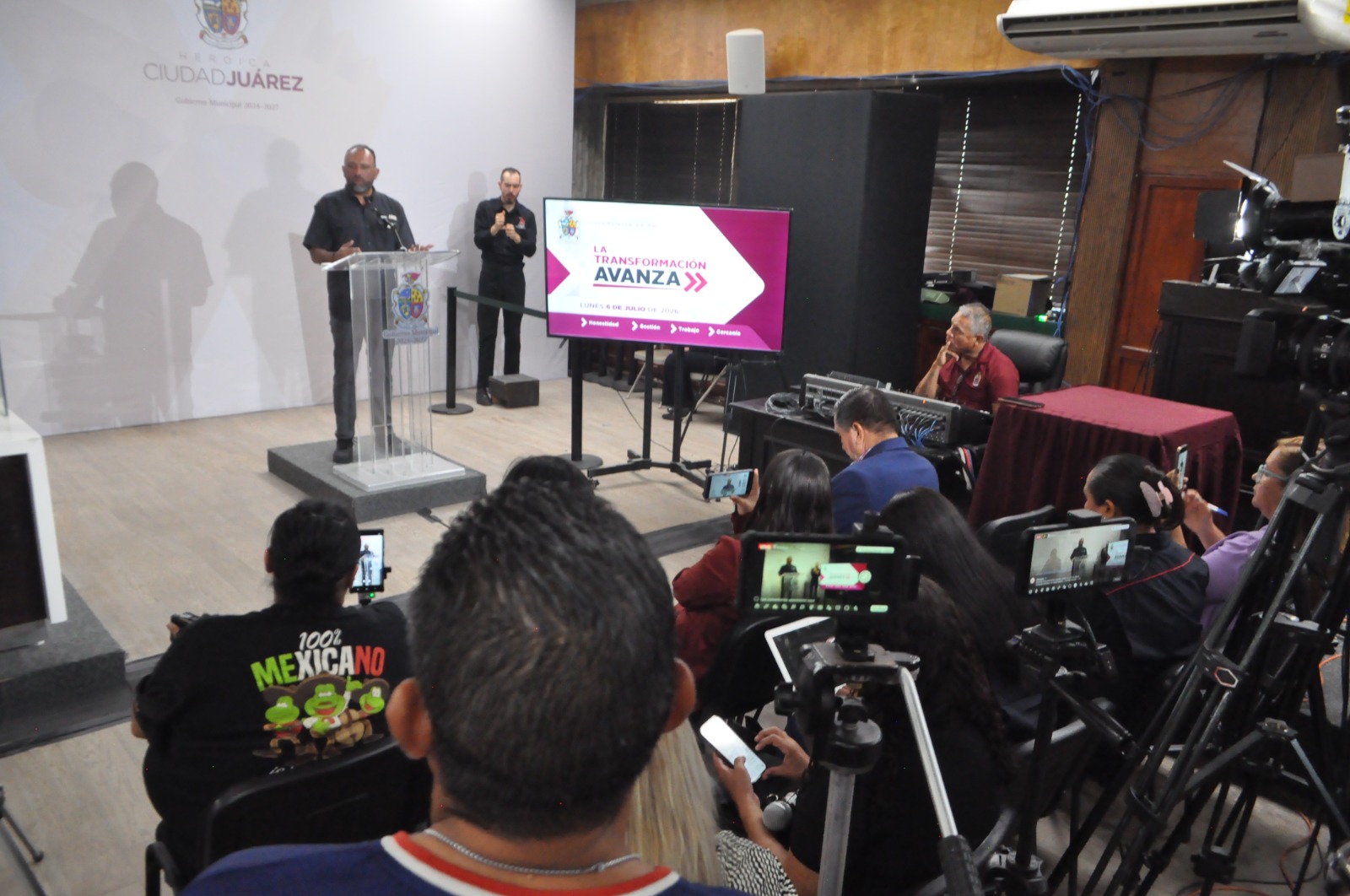 Reconoce alcalde labor de Bomberos en atención al incendio en recicladora.