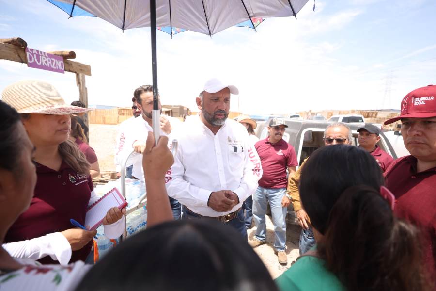 Gobierno Municipal entrega agua purificada a familias de Valle Dorado II