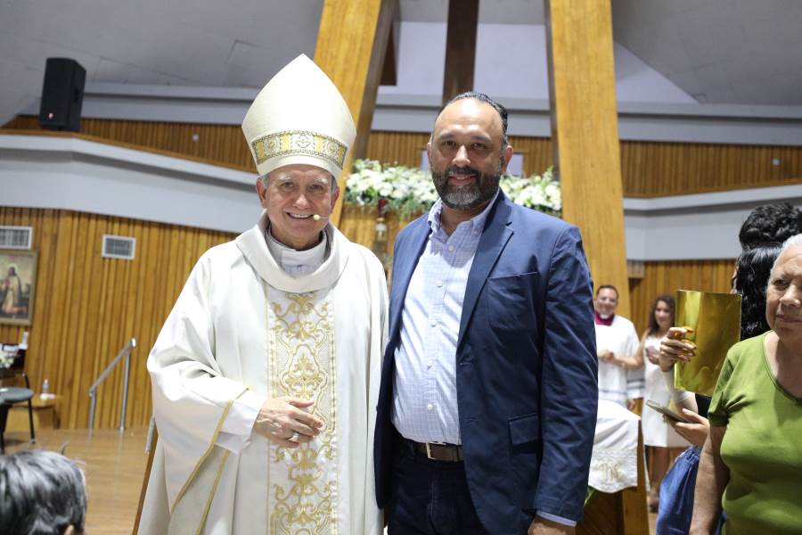 Héctor Ortiz Orpinel asistió a misa de despedida del obispo José Guadalupe Torres Campos