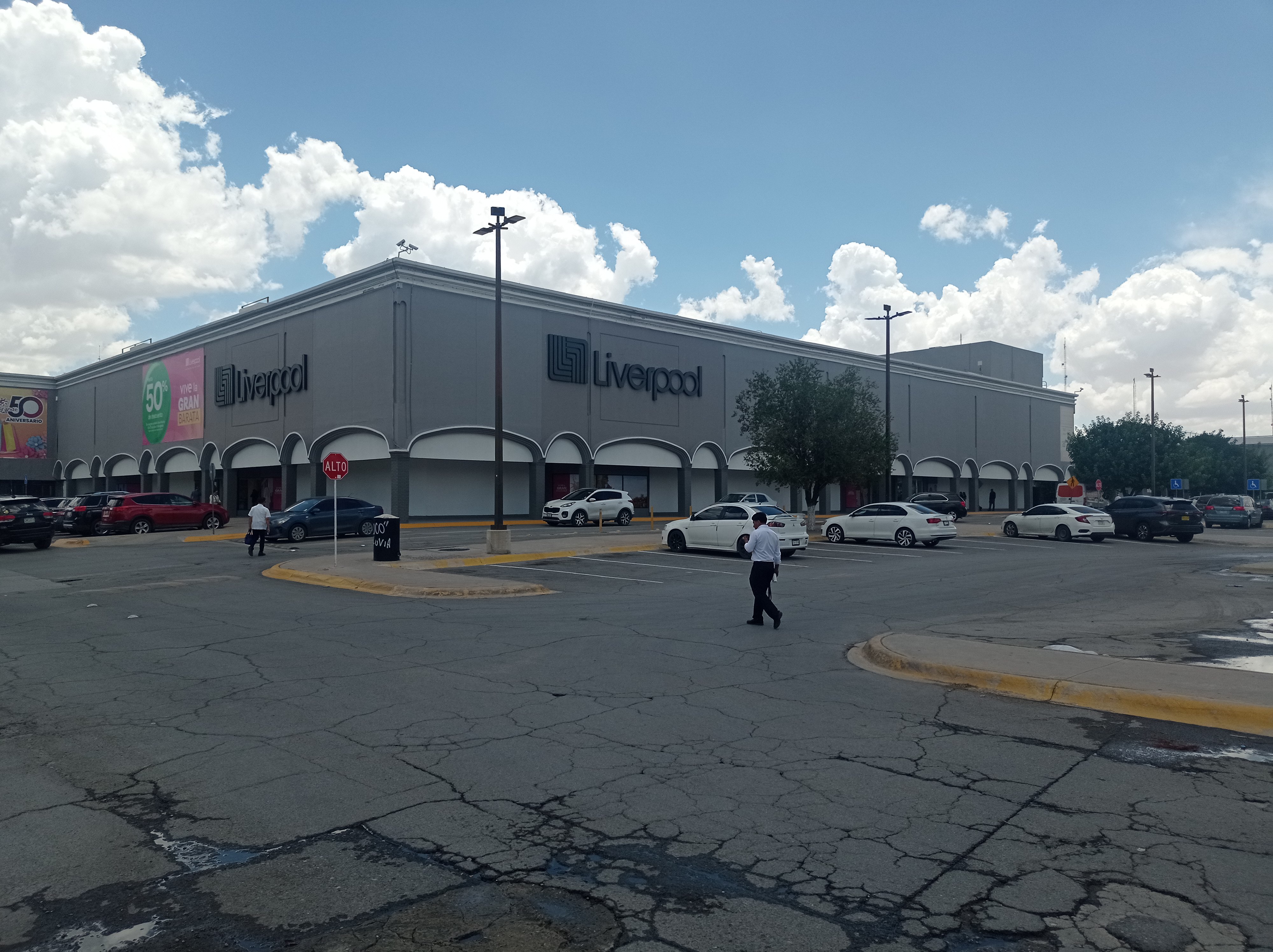 Reabren a clientes el centro comercial Rio Grande tras incendio.