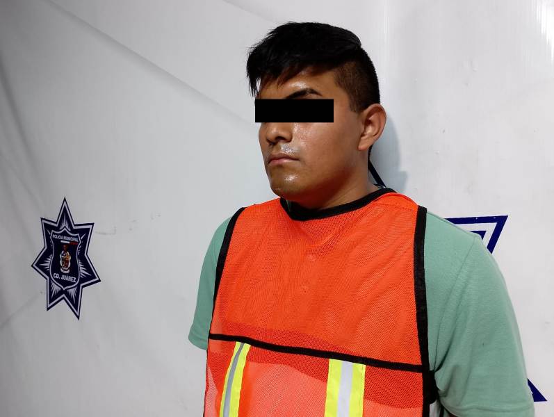 Por conducción errática de vehículo detienen a presunto carjacking armado