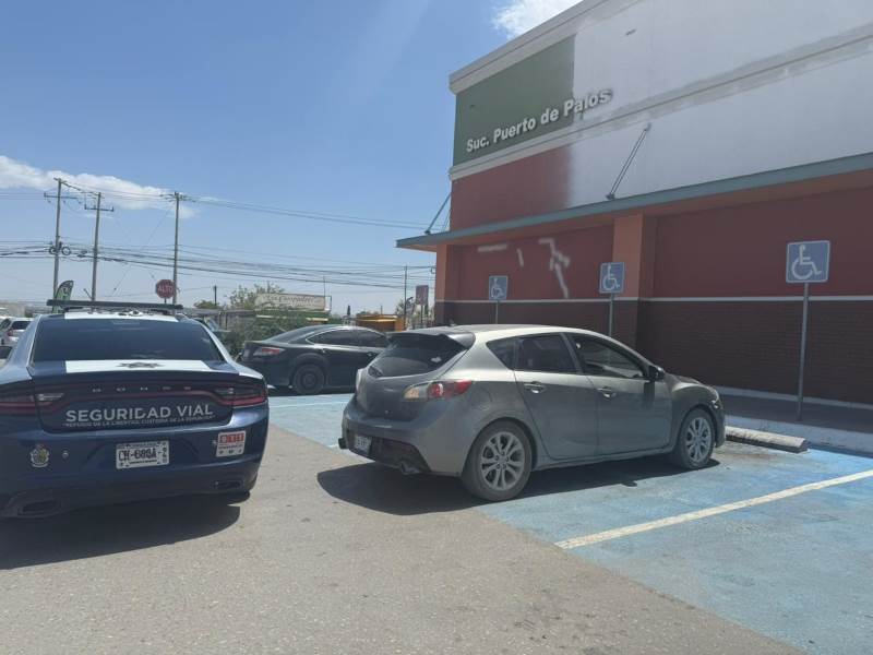 Mantienen operativo en plazas y centros comerciales por cajones azules