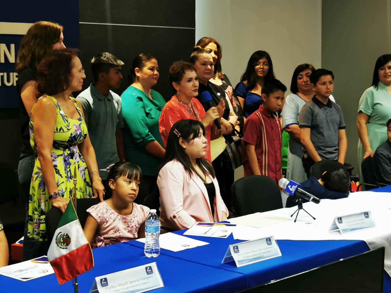 Emiten empresarias reconocimiento a hijos de militares por excelencia académica.