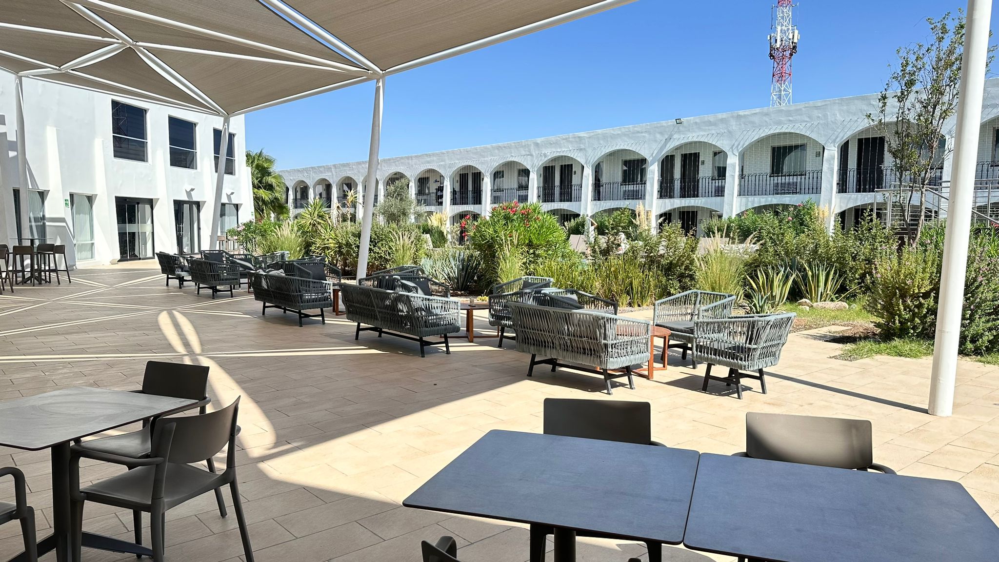 Con más de 50 años de historia, ofrece Hotel Gamma instalaciones renovadas.