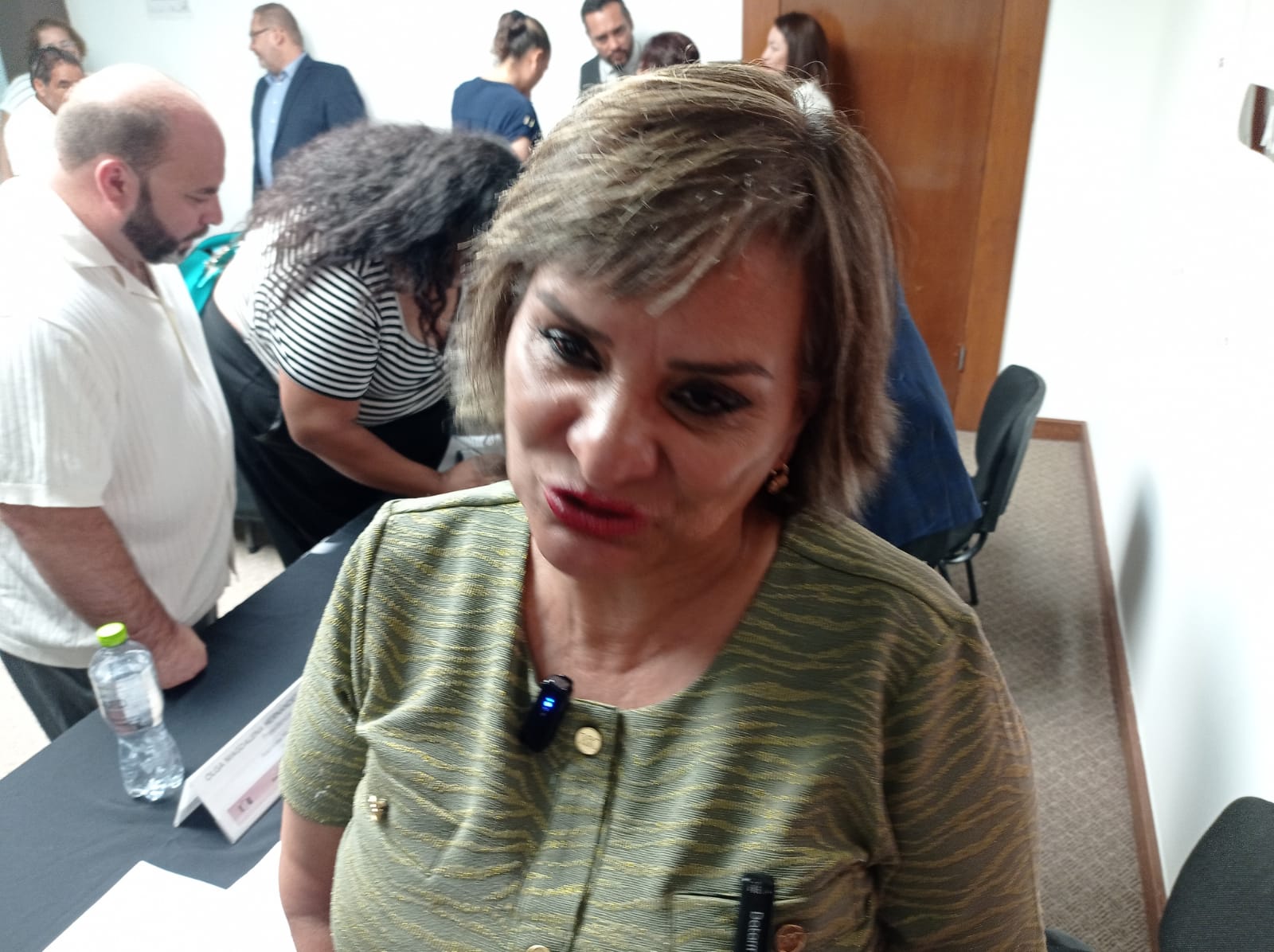 Comienza desalojo de sede de la Asamblea Municipal Electoral.